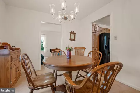 Dining - 150 Briar Hill Rd, Lititz, PA 17543 photo 2 of 2