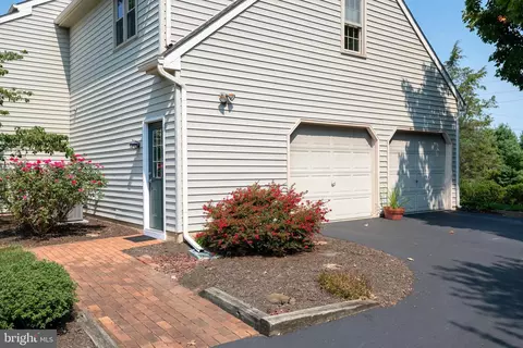 Exterior - 150 Briar Hill Rd, Lititz, PA 17543 photo 5 of 10