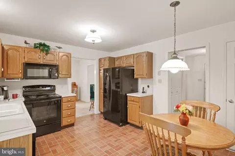 Kitchen - 150 Briar Hill Rd, Lititz, PA 17543 photo 1 of 3