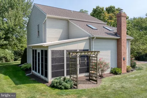 Exterior - 150 Briar Hill Rd, Lititz, PA 17543 photo 8 of 10