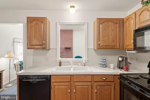 Kitchen - 150 Briar Hill Rd, Lititz, PA 17543 photo 3 of 3