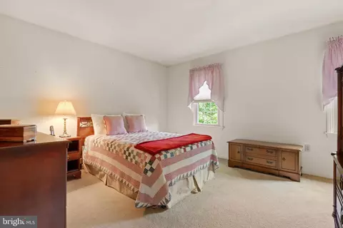 Bedroom - 150 Briar Hill Rd, Lititz, PA 17543 photo 4 of 7
