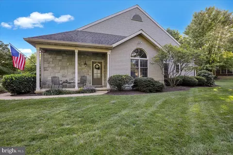 93 Deer Ford Dr, Lancaster, PA 17601