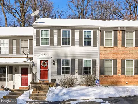 806 Rockwood Dr, Elizabethtown, PA 17022