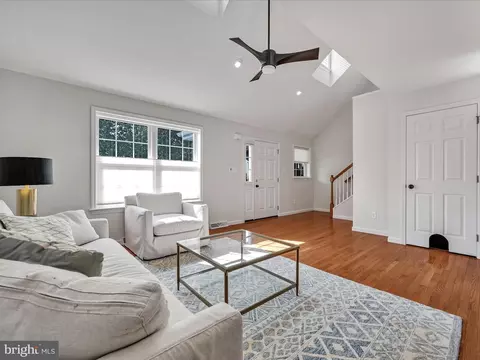 Living - 603 Wallingford Rd, Lititz, PA 17543 photo 3 of 3
