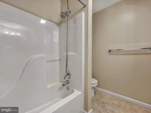 Bath - 603 Wallingford Rd, Lititz, PA 17543 photo 3 of 4