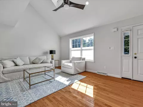 Living - 603 Wallingford Rd, Lititz, PA 17543 photo 2 of 3
