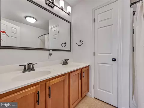 Bath - 603 Wallingford Rd, Lititz, PA 17543 photo 1 of 4
