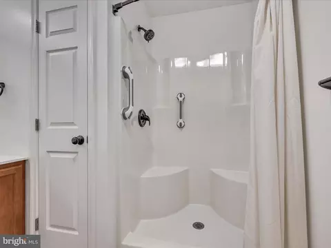 Bath - 603 Wallingford Rd, Lititz, PA 17543 photo 2 of 4
