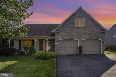 1076 Cambridge Dr, Manheim, PA 17545
