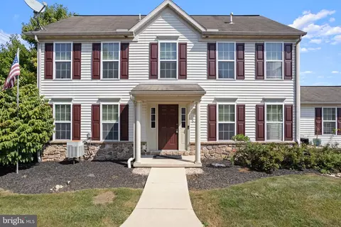 720 E Newport Rd, Lititz, PA 17543 photo 1