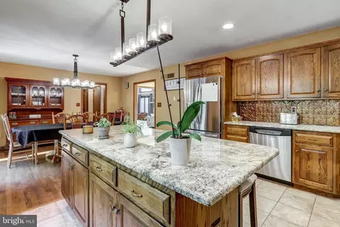 Kitchen - 893 Timberline Dr, Gap, PA 17527 photo 4 of 7
