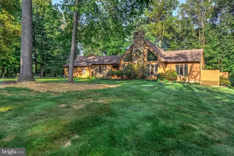 Exterior - 893 Timberline Dr, Gap, PA 17527 photo 4 of 18