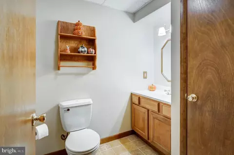 Bath - 893 Timberline Dr, Gap, PA 17527 photo 5 of 6