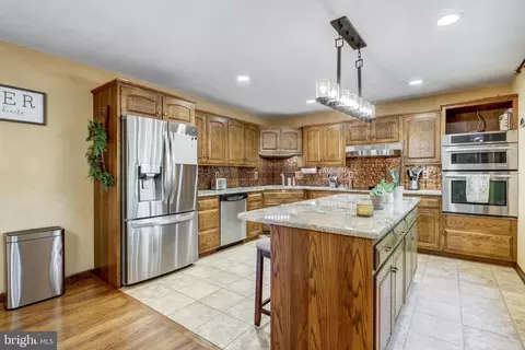 Kitchen - 893 Timberline Dr, Gap, PA 17527 photo 2 of 7