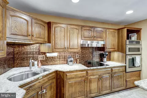 Kitchen - 893 Timberline Dr, Gap, PA 17527 photo 6 of 7