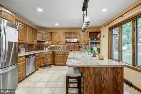 Kitchen - 893 Timberline Dr, Gap, PA 17527 photo 3 of 7