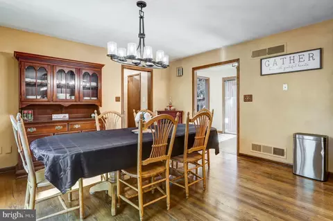 Dining - 893 Timberline Dr, Gap, PA 17527 photo 2 of 4