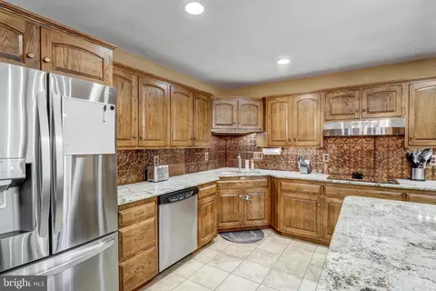 Kitchen - 893 Timberline Dr, Gap, PA 17527 photo 5 of 7