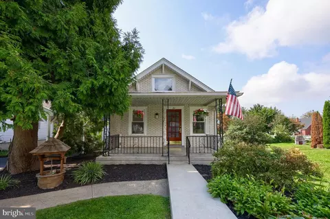10 Roselawn Ave, Bausman, PA 17504