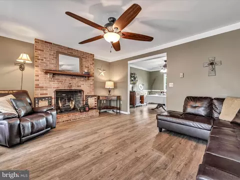 Living - 587 Hi View Dr, Lititz, PA 17543 photo 1 of 2