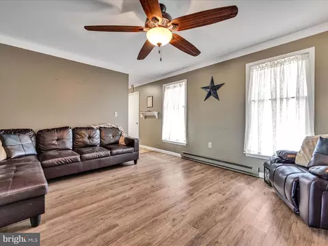 Living - 587 Hi View Dr, Lititz, PA 17543 photo 2 of 2