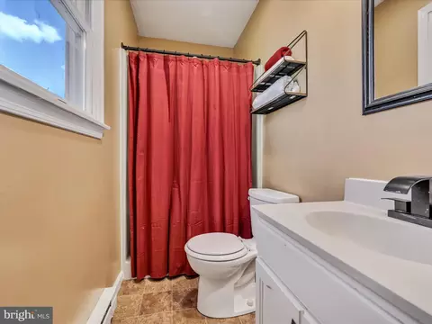 Bath - 587 Hi View Dr, Lititz, PA 17543 photo 2 of 4