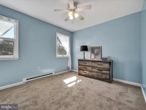 Bedroom - 587 Hi View Dr, Lititz, PA 17543 photo 3 of 8