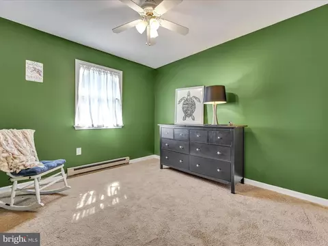 Bedroom - 587 Hi View Dr, Lititz, PA 17543 photo 5 of 8