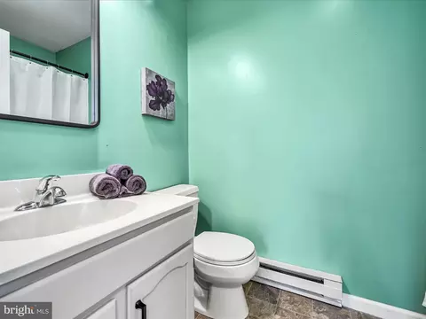 Bath - 587 Hi View Dr, Lititz, PA 17543 photo 3 of 4