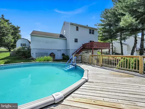 Exterior - 587 Hi View Dr, Lititz, PA 17543 photo 10 of 11