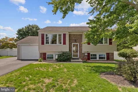 220 Derbyshire Rd, Lancaster, PA 17601