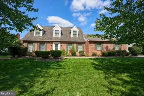 142 Langford Cir, Lancaster, PA 17601