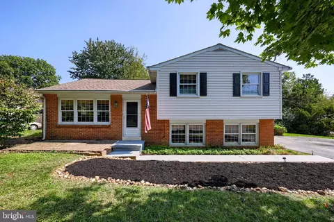 41 Fresh Meadow Dr, Lancaster, PA 17603