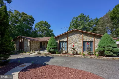 205 Long Ln, Kirkwood, PA 17536