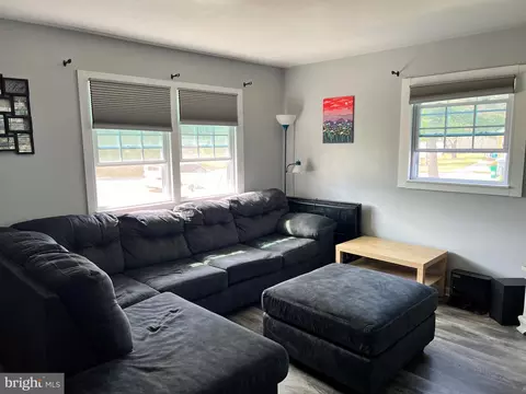 413 Hensley St, Lititz, PA 17543 photo 3