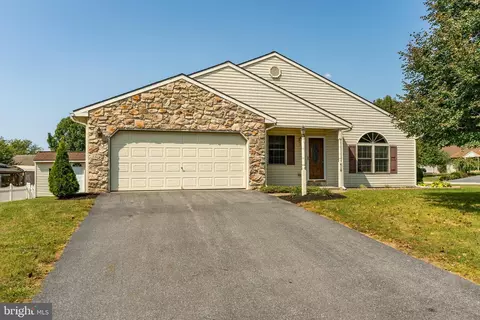 418 Flaxen Ln, Ephrata, PA 17522