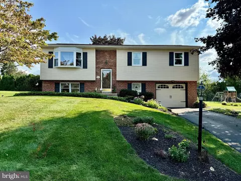 2444 Douglas Dr, Lancaster, PA 17602