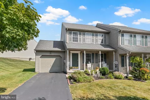513 Wood Duck Dr, Manheim, PA 17545