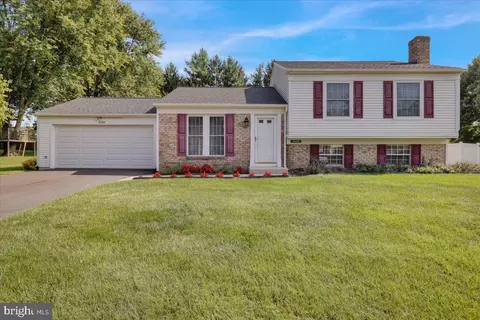 2456 Split Rail Dr, East Petersburg, PA 17520