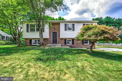 429 Coach House Ln, Lititz, PA 17543