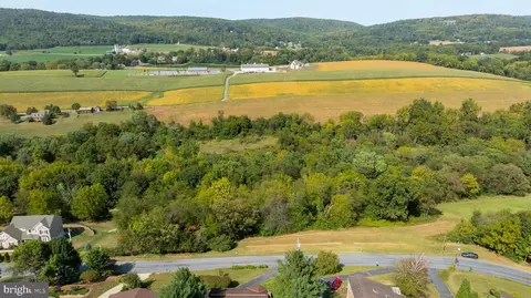 615 W Church Rd, Ephrata, PA 17522
