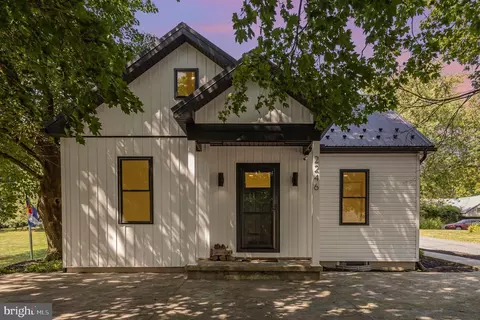 2246 Meadow View Rd, Manheim, PA 17545