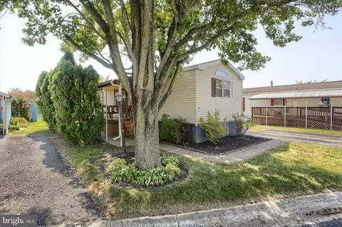 72 Ridgewood Mnr, Manheim, PA 17545