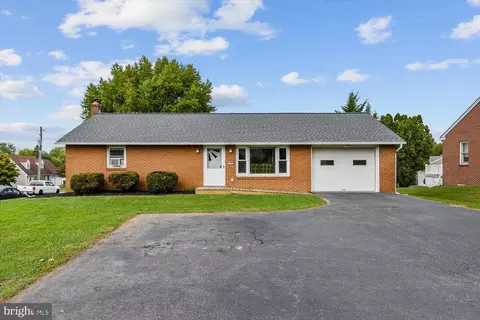 19 W Penn Grant Rd, Willow Street, PA 17584
