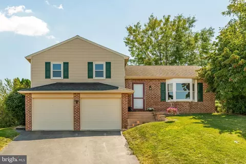 306 Heritage Dr, New Holland, PA 17557