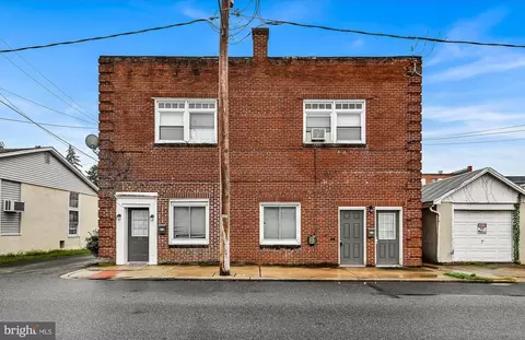 8 S 10 S Pitt St, Manheim, PA 17545