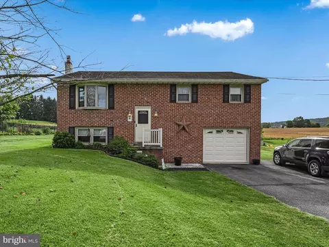 314 Reinholds Rd, Denver, PA 17517