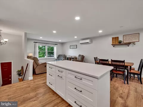 Entry Way - 209 Ironstone Dr, Lititz, PA 17543 photo 2 of 2