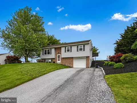 Exterior - 209 Ironstone Dr, Lititz, PA 17543 photo 3 of 9